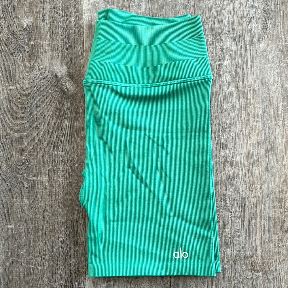 Alo Seamless Ribbed Shorts - Picture 2 of 5